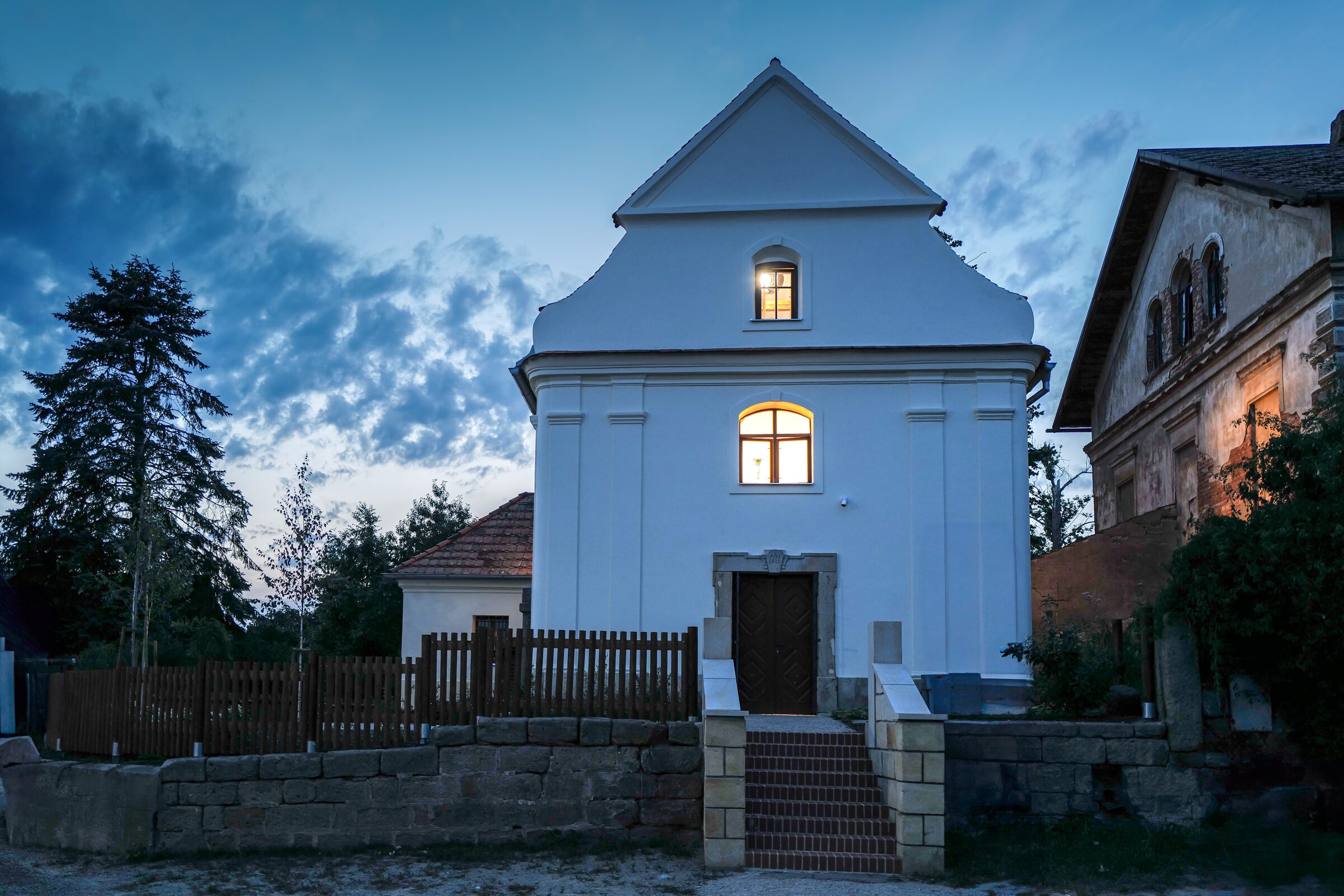 Exteriér — Kaple Jinak